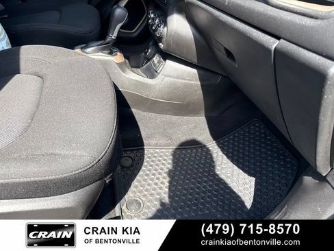 Used 2017 Jeep Renegade Latitude w/ Cold Weather Group AWD/4WD image 11