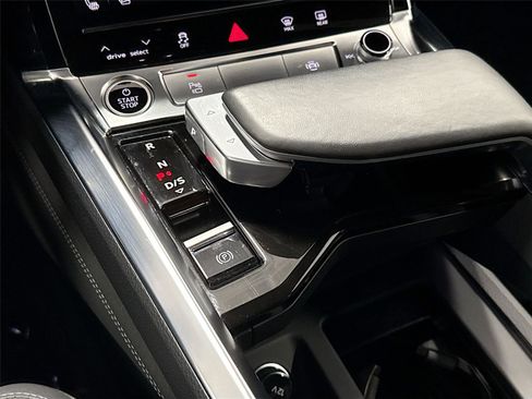 Certified 2024 Audi Q8 e-tron Premium Plus w/ Premium Plus Package AWD/4WD image 17