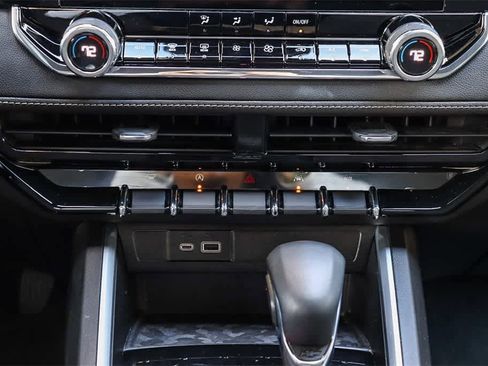 Used 2024 Chevrolet Colorado LT w/ LT Convenience Package image 14