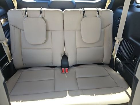 Used 2022 Ford Explorer XLT w/ Equipment Group 202A image 12