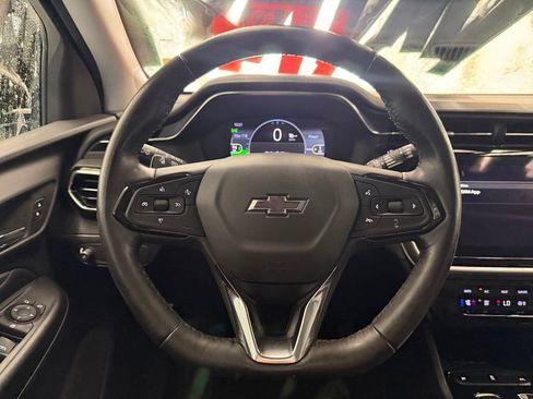 Used 2023 Chevrolet Bolt EUV LT w/ Convenience Package FWD image 13
