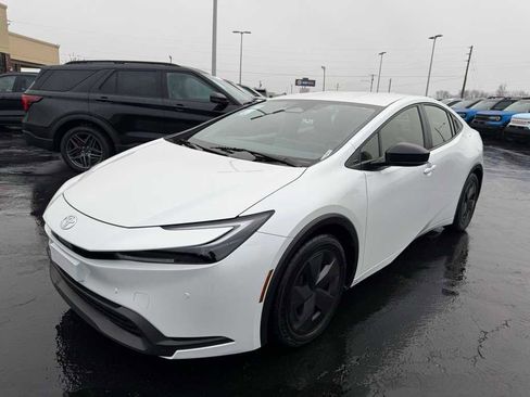 Used 2024 Toyota Prius LE image 23