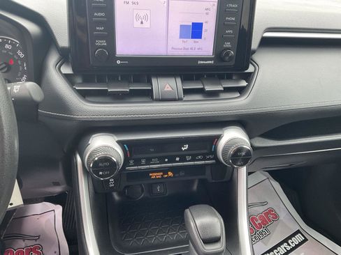 Used 2021 Toyota RAV4 LE image 18