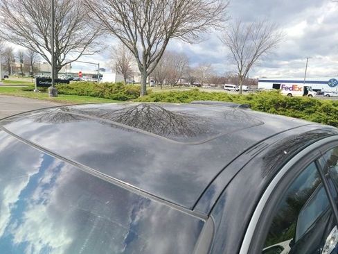 Used 2018 BMW 330i xDrive Sedan image 3