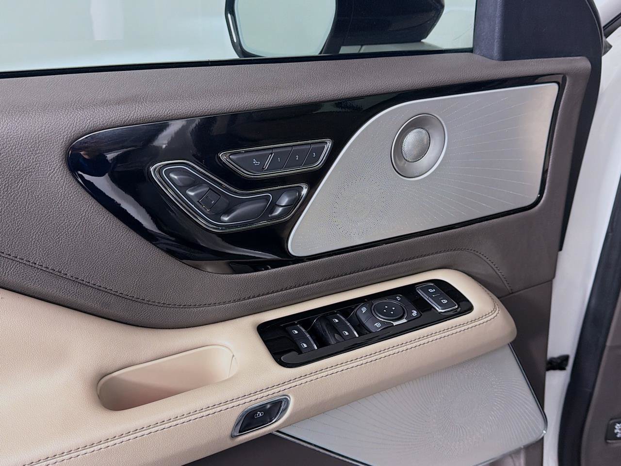 Used 2020 Lincoln Aviator Reserve w/ Equipment Group 202A AWD/4WD image 21