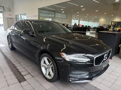 Used 2018 Volvo S90 T5 Momentum w/ Convenience Package FWD image 1