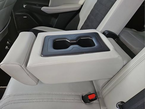 Used 2025 Mitsubishi Outlander AWD image 13