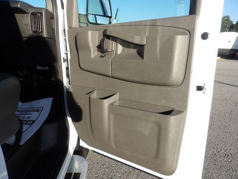 Used 2025 GMC Savana 2500 w/ Driver Convenience Package RWD image 32