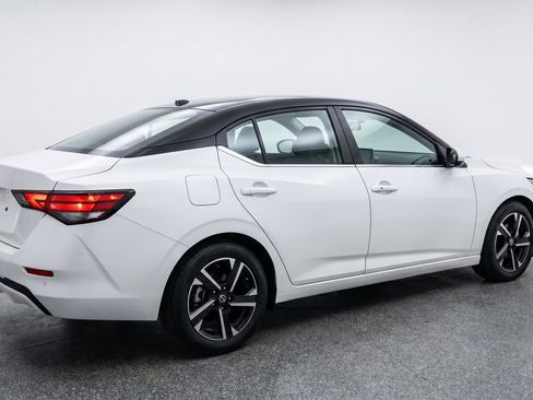 Used 2025 Nissan Sentra SV FWD image 9