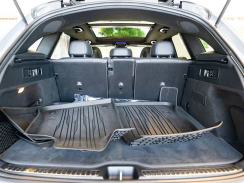 Used 2025 Mercedes-Benz GLC 300 4MATIC image 8
