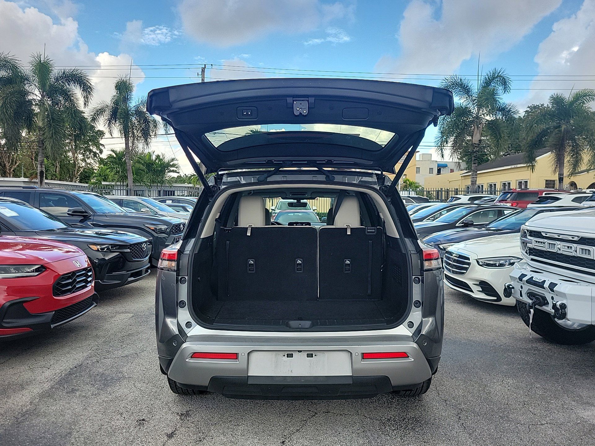 Used 2024 Nissan Pathfinder SL FWD image 11