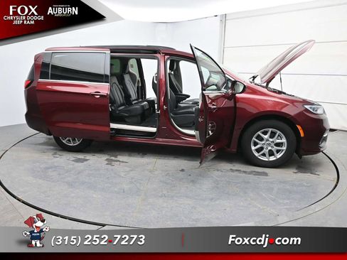 Used 2022 Chrysler Pacifica Touring-L image 39