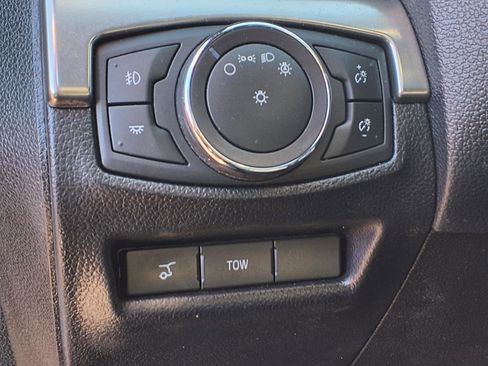 Used 2018 Ford Explorer XLT w/ Equipment Group 202A image 18