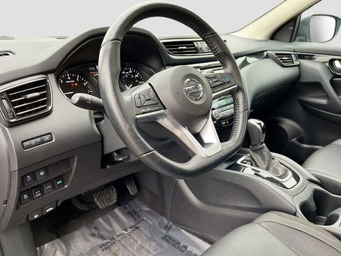 Used 2022 Nissan Rogue Sport SL w/ Premium Package image 9