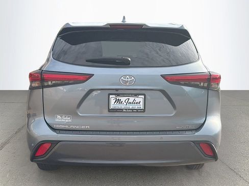 Used 2023 Toyota Highlander Limited FWD image 5