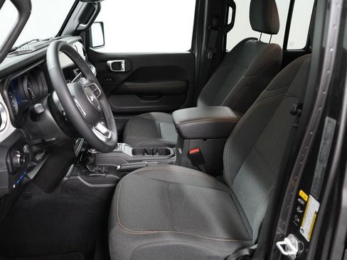 Used 2025 Jeep Wrangler Unlimited Sahara w/ Safety Group AWD/4WD image 12