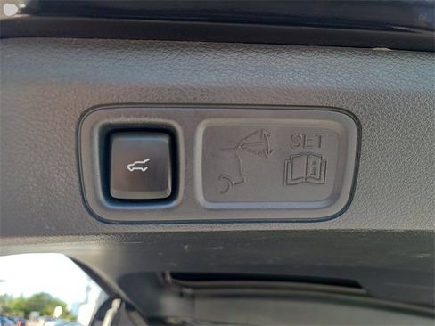 Used 2024 Lincoln Navigator Premiere image 11