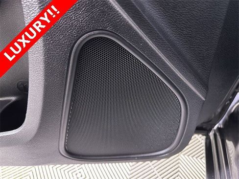 Used 2018 Chrysler 300 Limited image 25