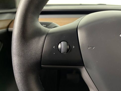 Used 2025 Tesla Model Y Long Range image 25