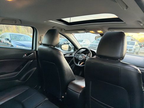 Used 2018 MAZDA MAZDA3 Touring image 16