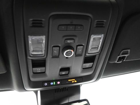 Used 2024 Chevrolet Suburban Z71 w/ Luxury Package image 23