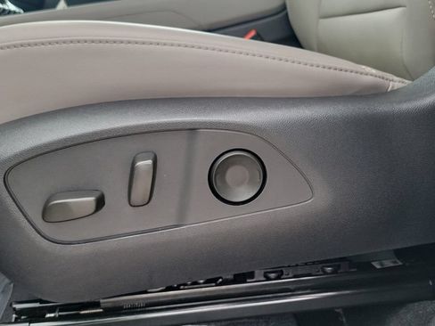 Used 2025 GMC Acadia Elevation w/ Elevation Premium Package FWD image 16