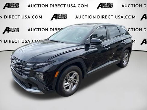 Used 2025 Hyundai Tucson SE image 1