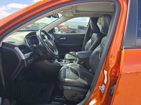 Used 2015 Jeep Cherokee Trailhawk w/ Leather Interior Group AWD/4WD image 9