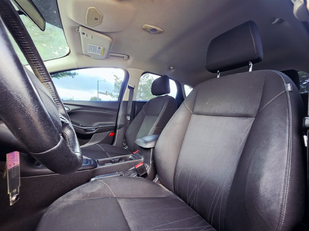 Used 2015 Ford Focus SE w/ SE Sport Package FWD image 31