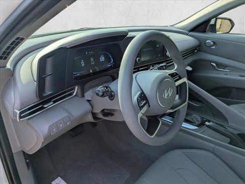 New 2026 Hyundai Elantra SE image 3