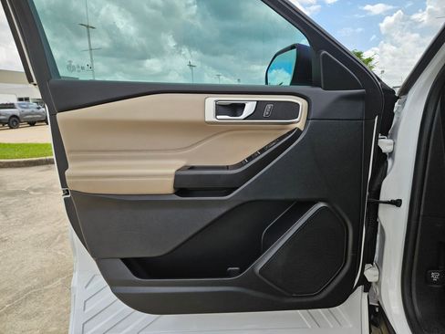 Used 2020 Ford Explorer XLT w/ Equipment Group 202A image 12