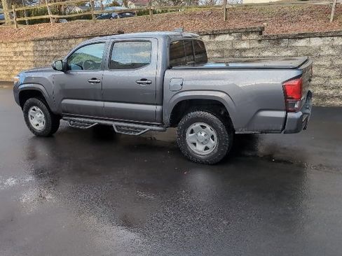 Used 2022 Toyota Tacoma SR image 7