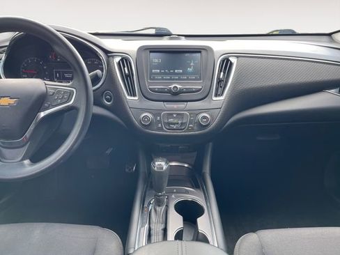 Used 2018 Chevrolet Malibu LT FWD image 11