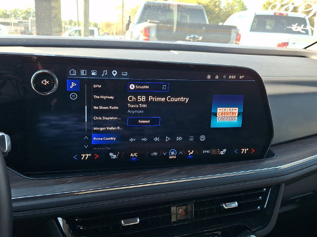 Used 2025 Chevrolet Suburban Z71 AWD/4WD image 17