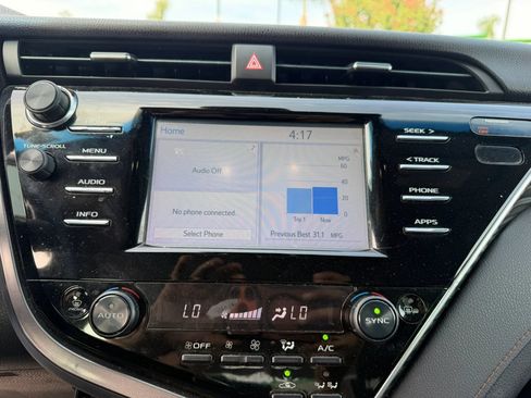 Used 2018 Toyota Camry XLE FWD image 25