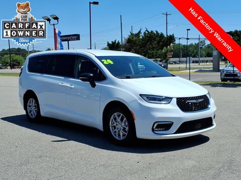 Used 2024 Chrysler Pacifica Touring-L FWD image 7