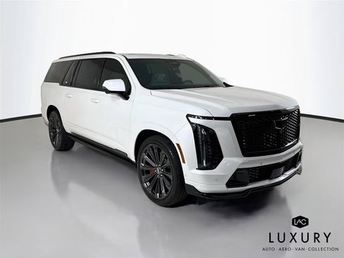 Used 2025 Cadillac Escalade ESV V AWD/4WD image 3