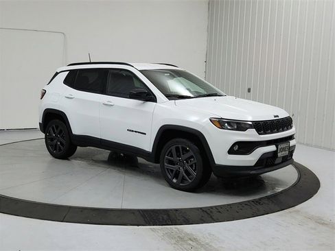 New 2026 Jeep Compass Latitude image 8