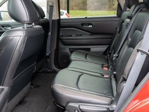 Used 2022 Nissan Pathfinder SL w/ SL Black Package image 12