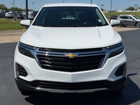 Used 2022 Chevrolet Equinox LT w/ Driver Convenience Package FWD image 2