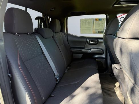 Used 2016 Toyota Tacoma TRD Sport image 21