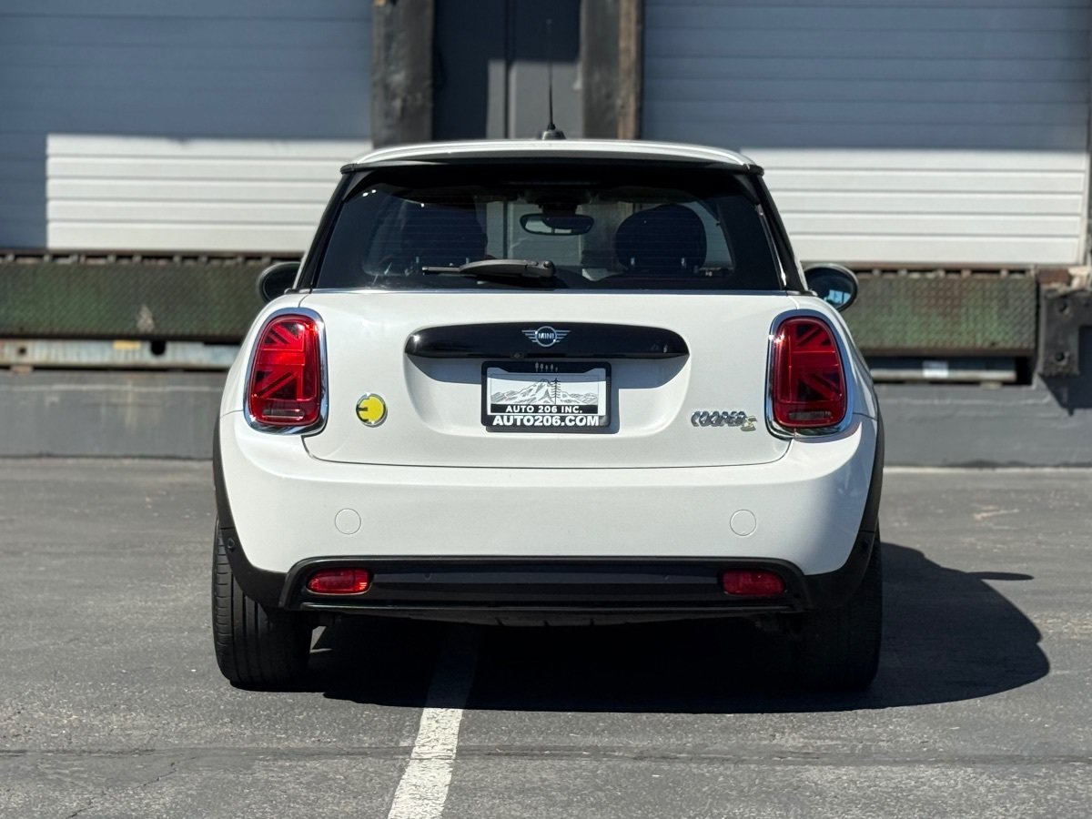 Used 2024 MINI Cooper SE FWD image 3