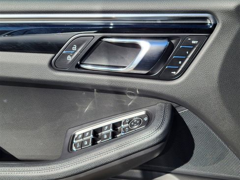 Used 2025 Porsche Macan image 21