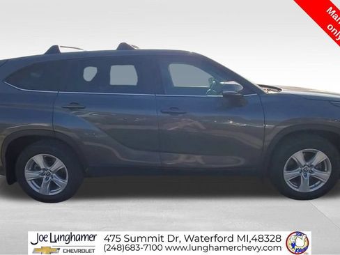 Used 2023 Toyota Highlander LE AWD/4WD image 10