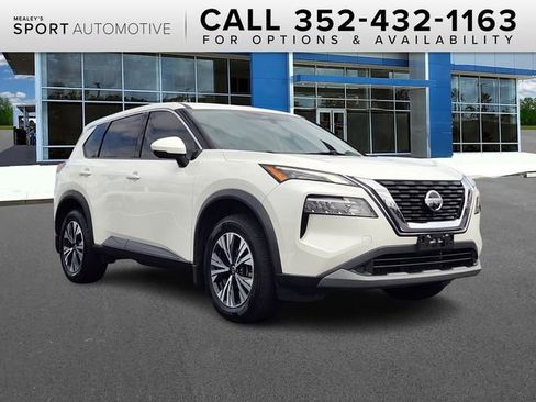 Used 2021 Nissan Rogue SV image 1