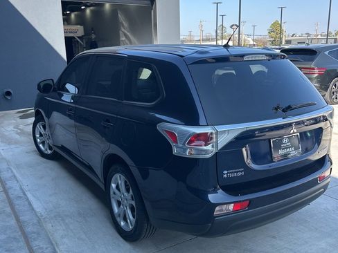 Used 2014 Mitsubishi Outlander SE image 5