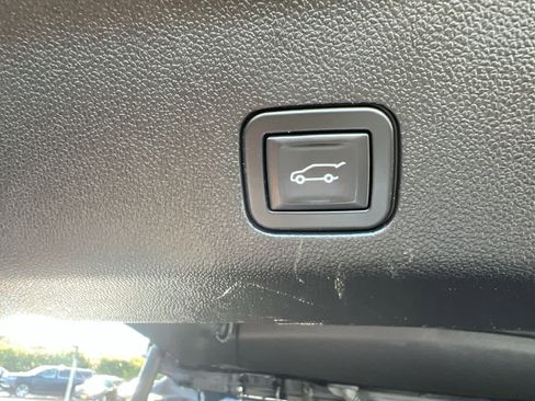 Used 2023 Chevrolet Tahoe LT image 11