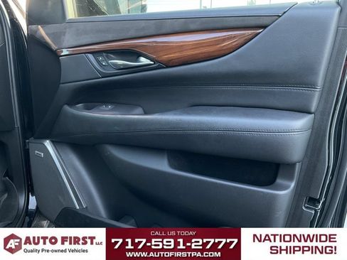 Used 2018 Cadillac Escalade ESV Luxury AWD/4WD image 14