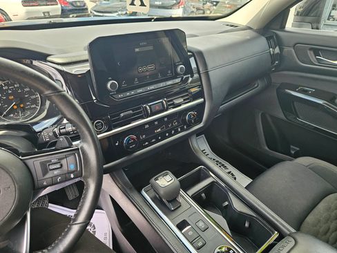 Used 2022 Nissan Pathfinder SV AWD/4WD image 24