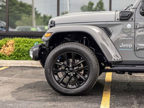 Used 2023 Jeep Wrangler Unlimited Sahara AWD/4WD image 8